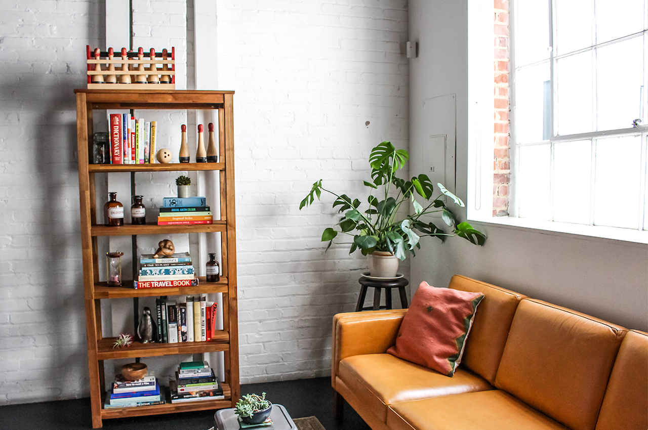 Mastering the #Shelfie: How to Decorate a Bookshelf