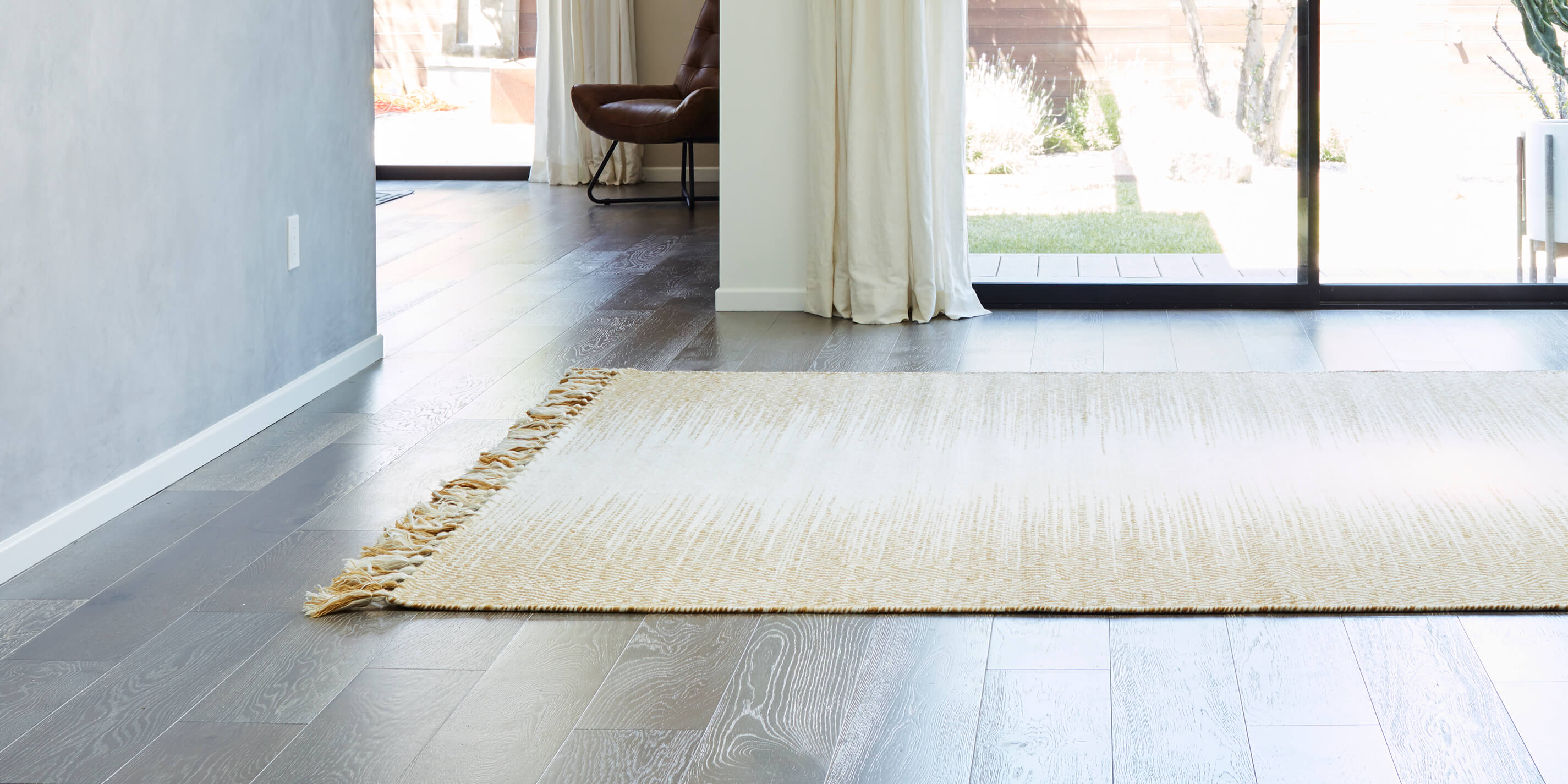 The Fifth Wall – Use Area Rugs To Tie Your Room Together